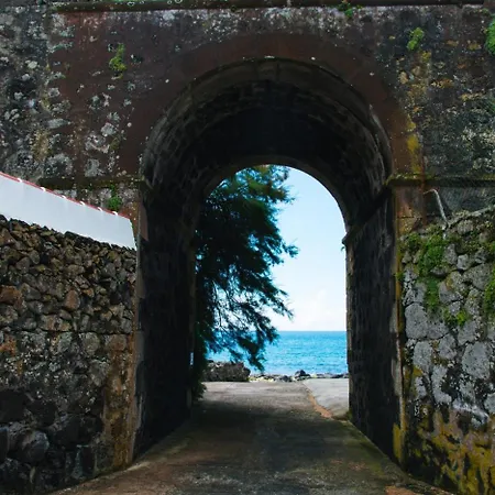 Azores Village 公寓 *